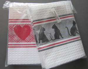 Hearts and Cats at Play towels