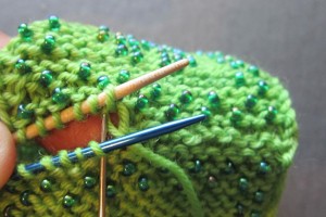 bring-yarn-under-needle