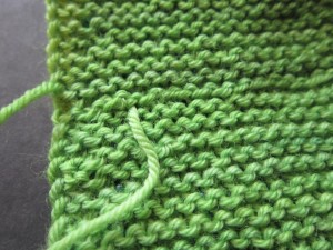 Invisible seam on wrong side of garter stitch - weave ends in invisibly