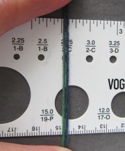 estimate knitting needle size to use with a yarn