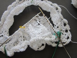 h147-knitting-on-longer-circ-closeup